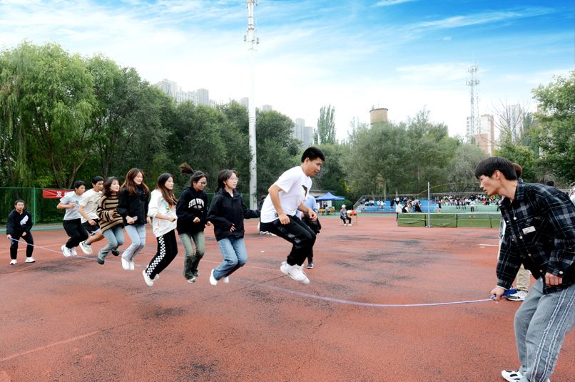 发展体育运动是全面贯彻党的星空体育注