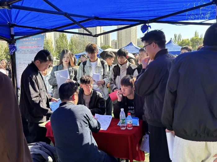 此次活动由酒泉市人力资源和社会保障局